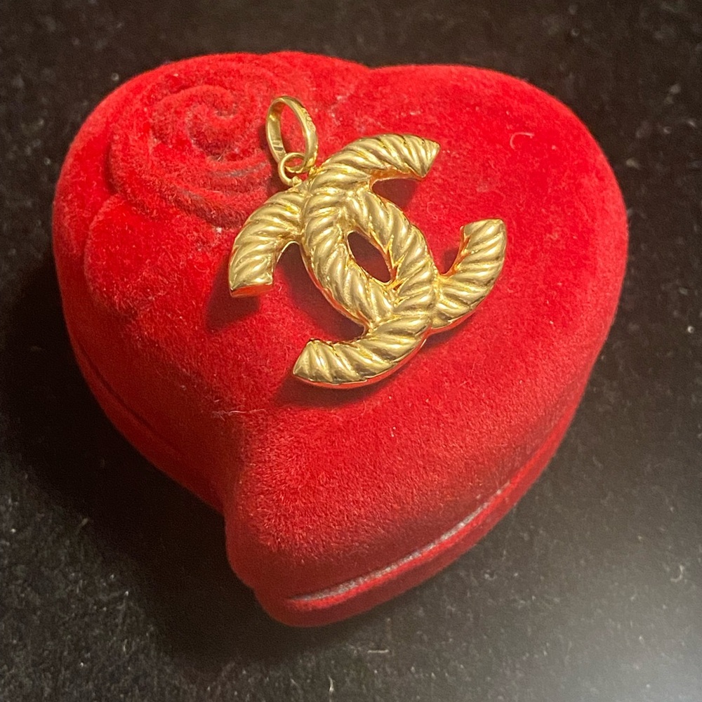 Real 18k Saudi gold pendant